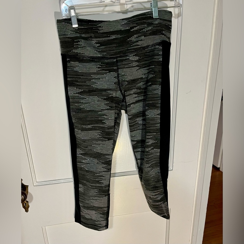 Brooks Women's Camouflage Patterned Capris